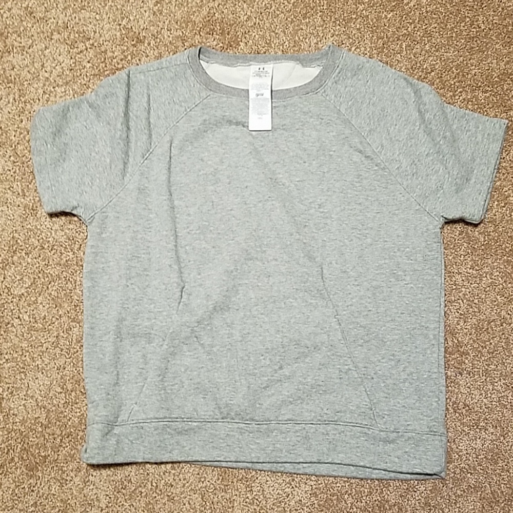 Under Armour short sleeve sweatshirt